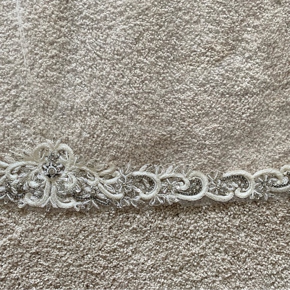 Wedding Veil Ivory Tulle Embroidered Beaded Fingertip Length - Picture 7 of 10